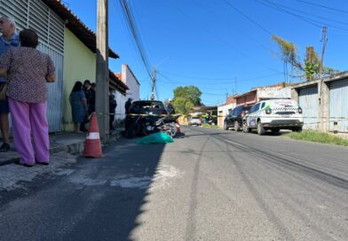 Porteiro morre após passar mal e colidir motocicleta contra carro estacionado em Teresina