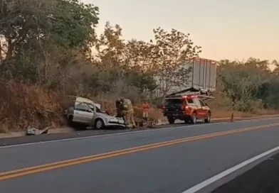 Motorista morre após colisão frontal entre carro e caminhão na BR-343, em Amarante