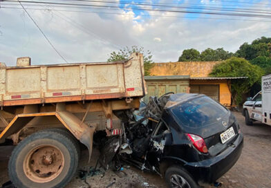 MOTORISTA MORRE PRESO ÀS FERRAGENS APÓS COLISÃO COM CAMINHÃO NA BR-316