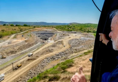 Imagens mostram rompimento em trecho do Ramal do Apodi um dia após inauguração com presença de Lula