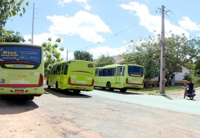 Protesto de trabalhadores do transporte e permissionários causa paralisação temporária na zona Leste de Teresina