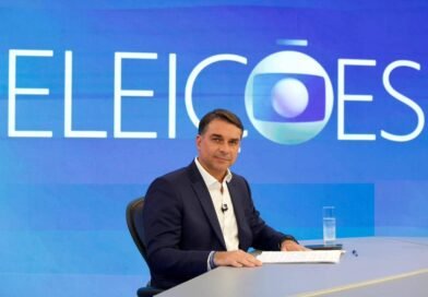 Flávio Bolsonaro defende financiamento privado de filme sobre trajetória de Jair Bolsonaro
