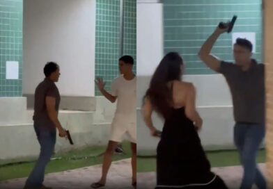 Homem é filmado com arma e disparando para o alto durante discussão em condomínio de Teresina