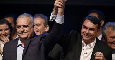 Flávio Bolsonaro anuncia Alfredo Gaspar como vice em chapa presidencial do PL