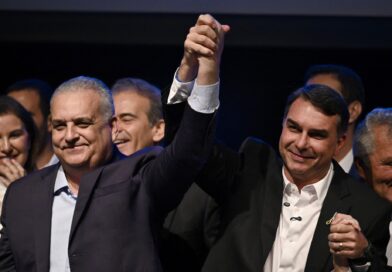 Flávio Bolsonaro anuncia Alfredo Gaspar como vice em chapa presidencial do PL