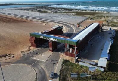 Porto de Luís Correia inicia transbordo de minério de ferro para primeira exportação com destino à China