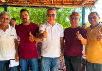 Prefeitura de Nazária entrega 34 motores de rabeta a pescadores artesanais