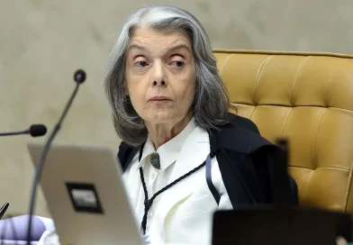 Cármen Lúcia manifesta preocupação com desgaste do STF durante julgamento do caso Banco Master