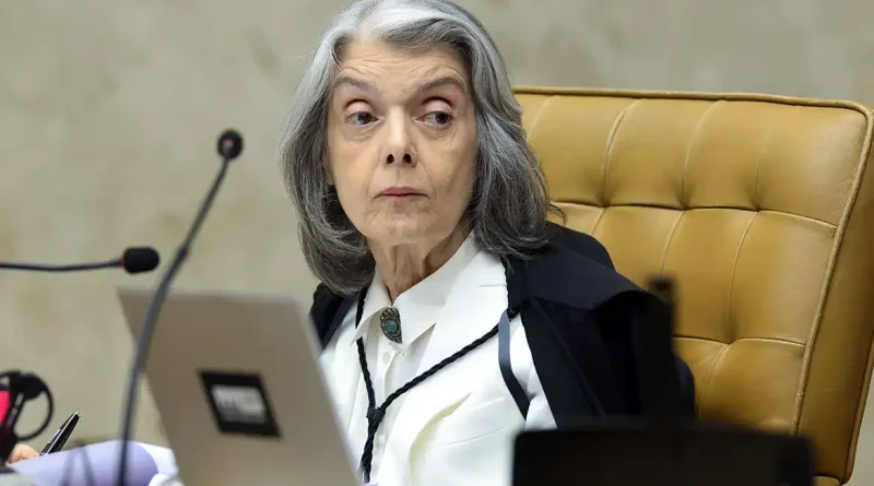 Cármen Lúcia manifesta preocupação com desgaste do STF durante julgamento do caso Banco Master