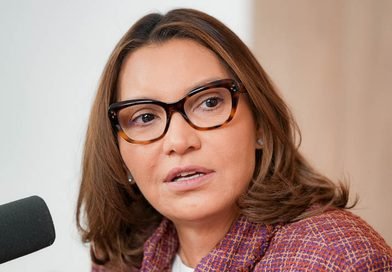Janja critica bolsonarismo durante ato em Ceilândia e diz que país não pode ‘voltar para as trevas’