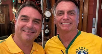 Flávio Bolsonaro anuncia visita ao pai após fim de restrição judicial