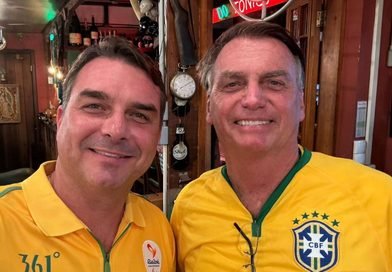 Flávio Bolsonaro anuncia visita ao pai após fim de restrição judicial
