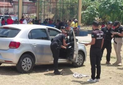 Homem é achado morto com ferimento de tiro dentro de carro em Teresina