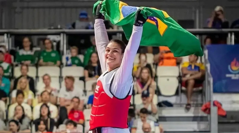 Maria Clara Pacheco vence etapa do Grand Prix em Paris e conquista terceiro ouro consecutivo